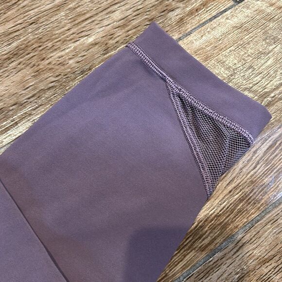 🏃♀️ Lululemon Mesh in Motion Crop Leggings - 23” Inseam - Purple -Side … - Picture 2 of 6